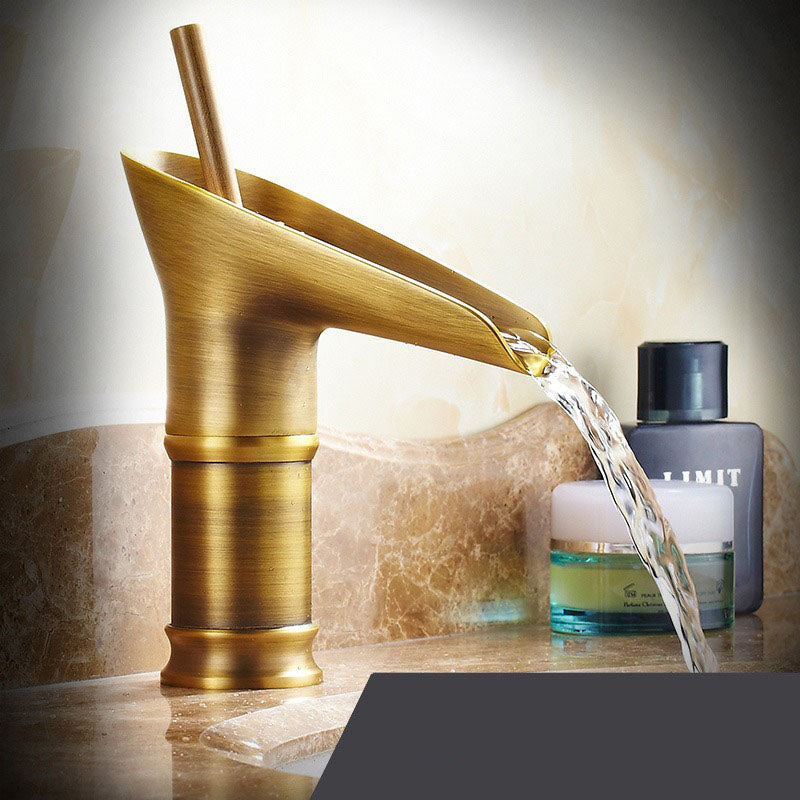 Antiker Wasserhahn Bad mit Wasserfall-Auslauf für elegante Badezimmergestaltung 0