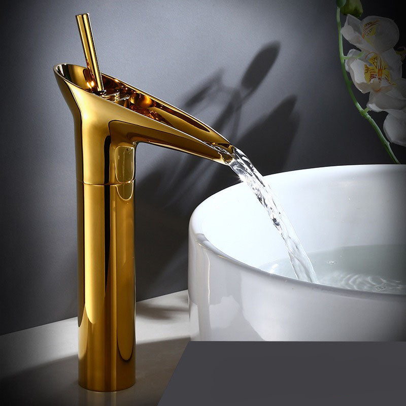 Antiker Wasserhahn Bad mit Wasserfall-Auslauf für elegante Badezimmergestaltung 11