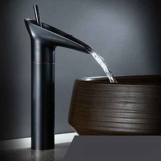 Antiker Wasserhahn Bad mit Wasserfall-Auslauf für elegante Badezimmergestaltung 6