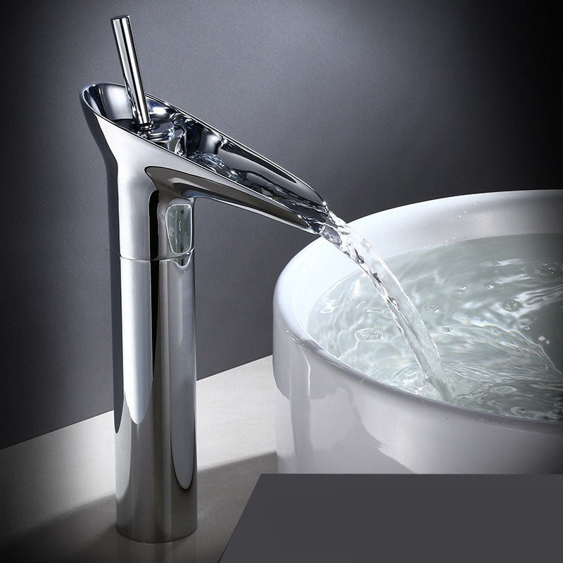 Antiker Wasserhahn Bad mit Wasserfall-Auslauf für elegante Badezimmergestaltung 8