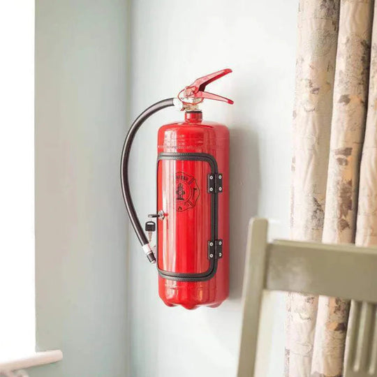 Minibar im Feuerlöscher versteckt 6