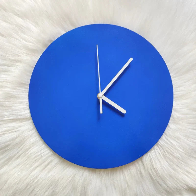 Moderne Geometrische Wanduhr mit Kobaltblauem Akzent für Minimalistische Räume 7