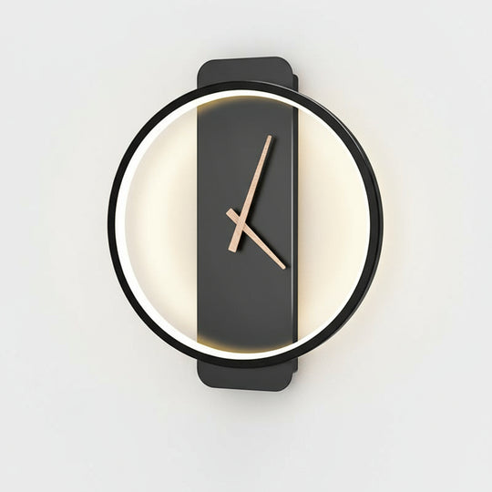 Moderne Wanduhr mit LED-Licht für stilvolle Räume 0