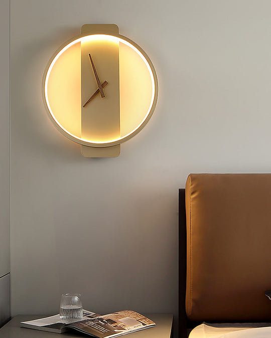 Moderne Wanduhr mit LED-Licht für stilvolle Räume 1