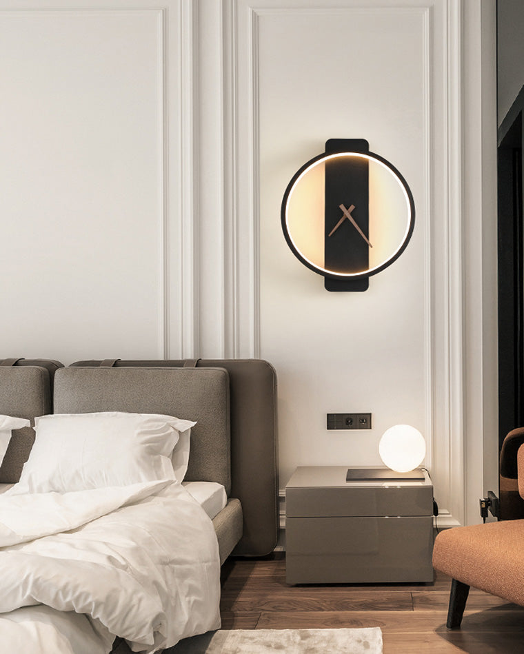Moderne Wanduhr mit LED-Licht für stilvolle Räume 4