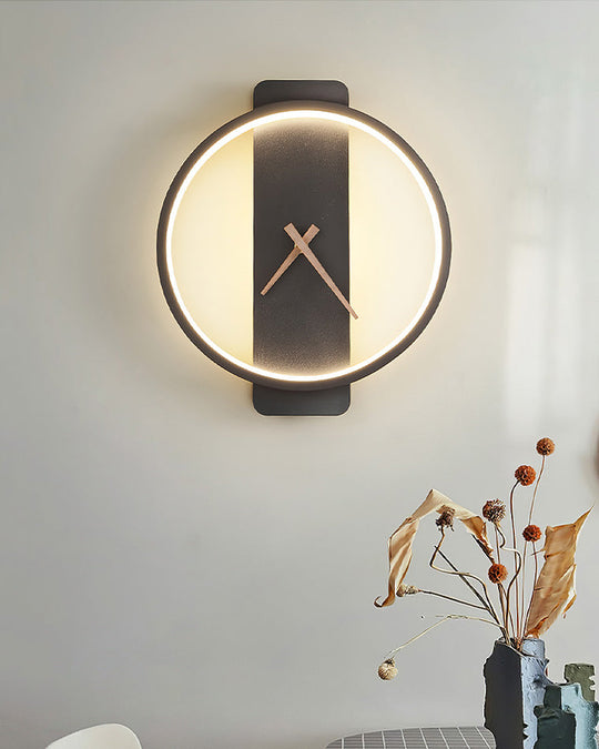 Moderne Wanduhr mit LED-Licht für stilvolle Räume 8