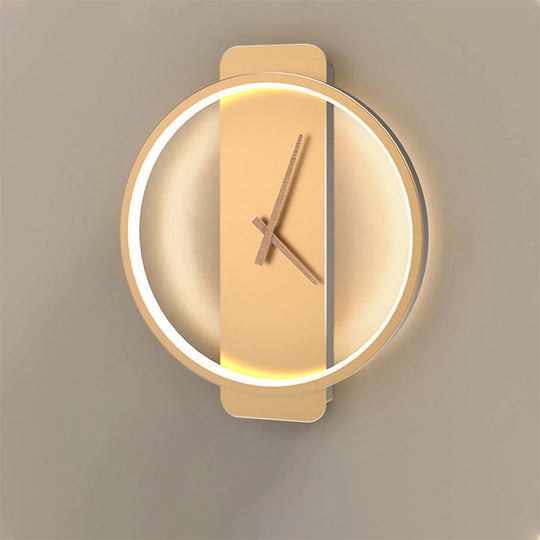 Moderne Wanduhr mit LED-Licht für stilvolle Räume 9