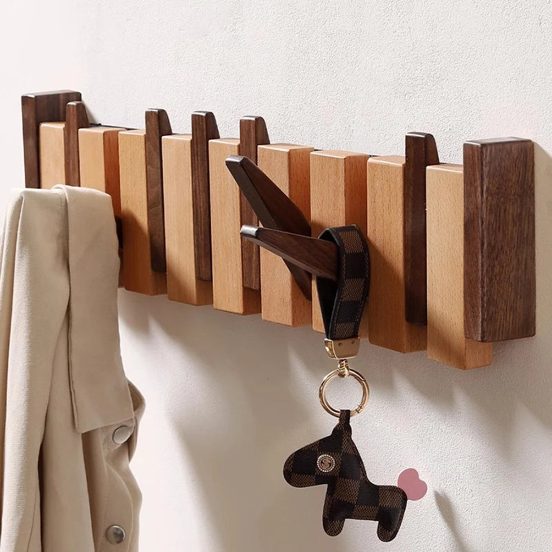 Wandgarderobe aus Holz mit klappbaren Haken 2