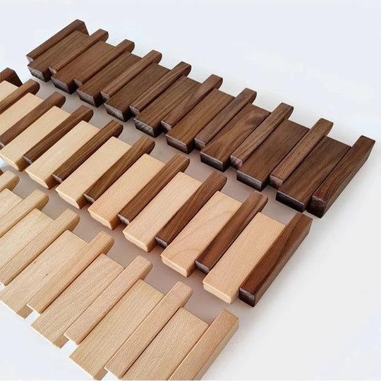 Wandgarderobe aus Holz mit klappbaren Haken 6