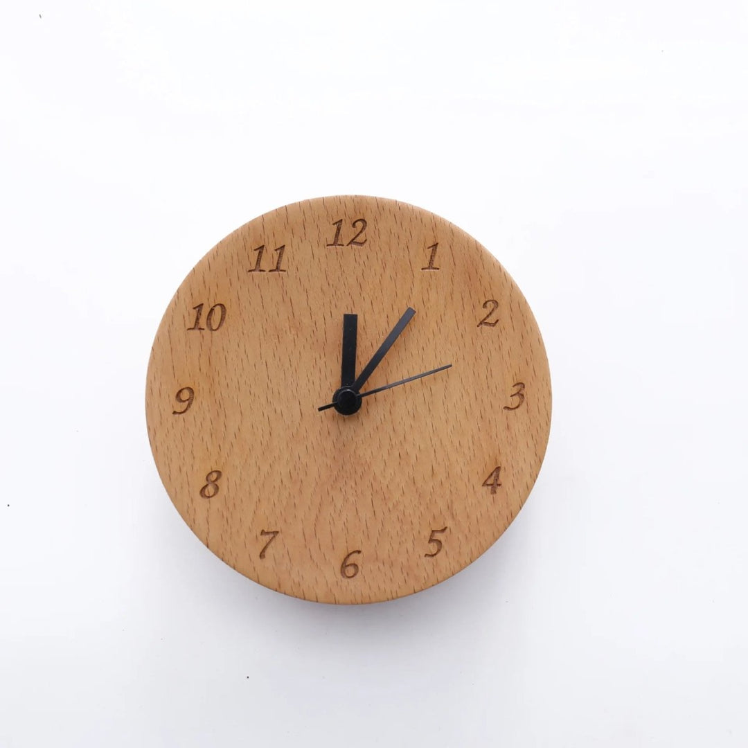Wecker aus Buchenholz im minimalistischen Stil 5